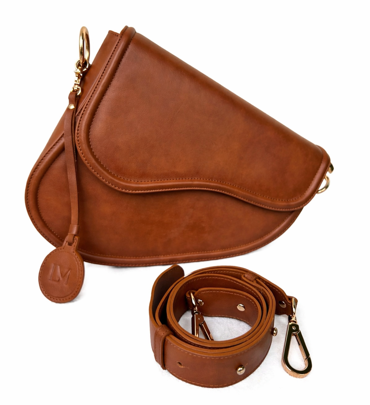 Sac Selle-LM cuir marron marbré Laure Montigny, design selle d'équitation, finitions dorées, vue de profil