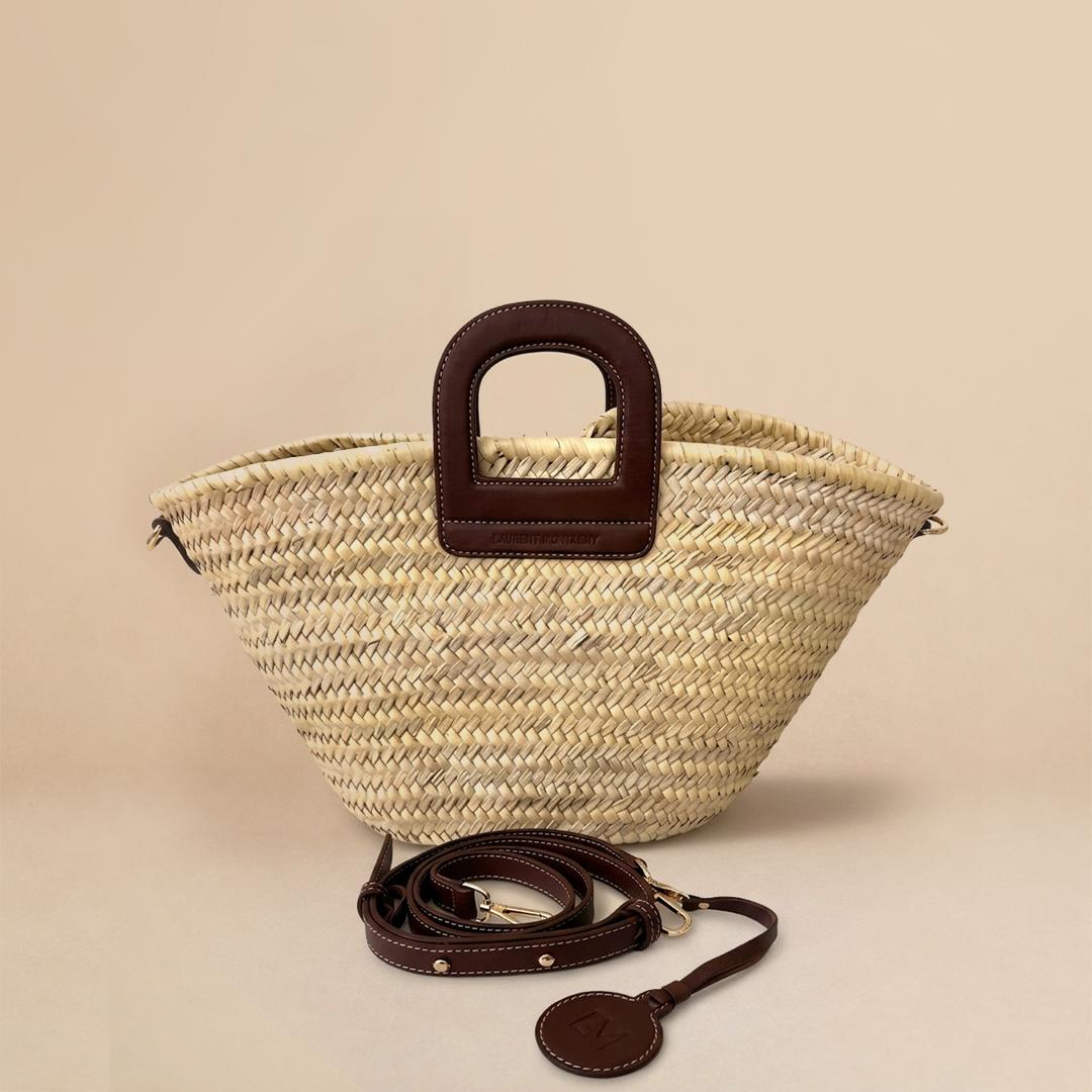 Panier Amazone marron en paille naturelle Laure Montigny, anse cuir étrier de selle