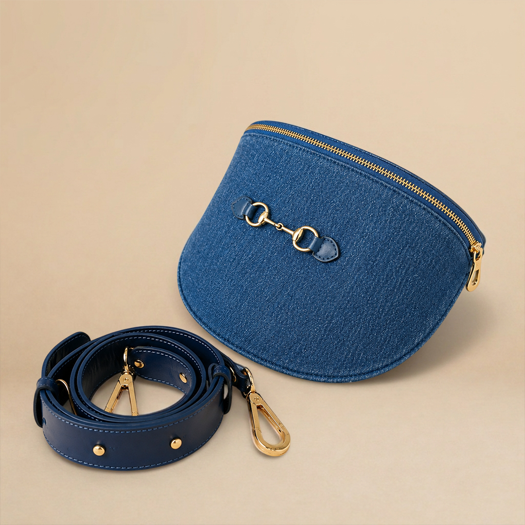 Banane Diane bleu jean en tissu et cuir Laure Montigny, mors cheval doré signature