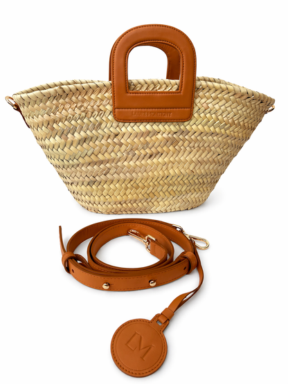 Panier Amazone camel en paille naturelle Laure Montigny, anse cuir étrier de selle, fait main au Maroc